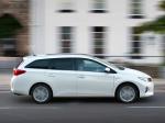 Toyota Auris Touring Sports Hybrid 2013 года (UK)